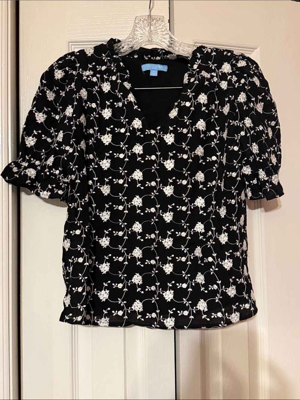 Draper James Black V-Neck Puff-Sleeve Floral Top